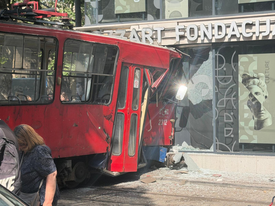 GSP se oglasio nakon nezgode u centru Beograda: Ispituje se uzrok iskliznuća!