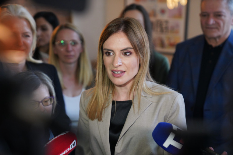 Za hraniteljstvo pet milijardi: Država traži još 650 miliona za prava i naknade hraniteljima