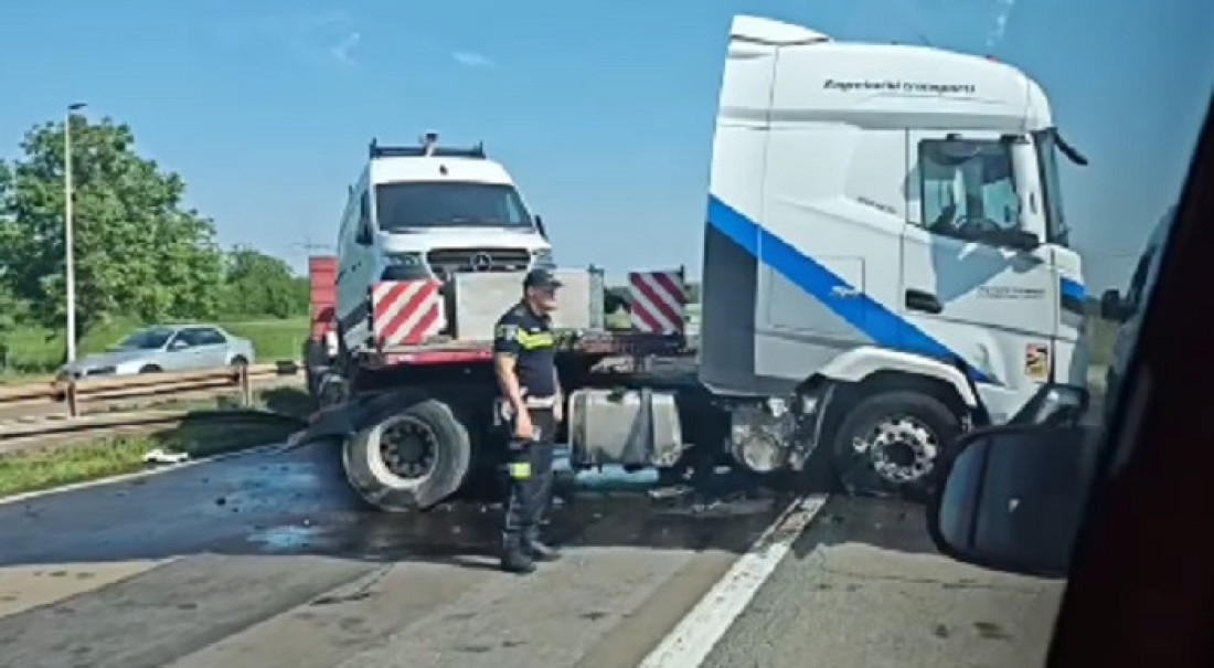 Horor u Južnoj Koreji! Nadvožnjak se urušio usred radova, traga se za ljudima (FOTO)