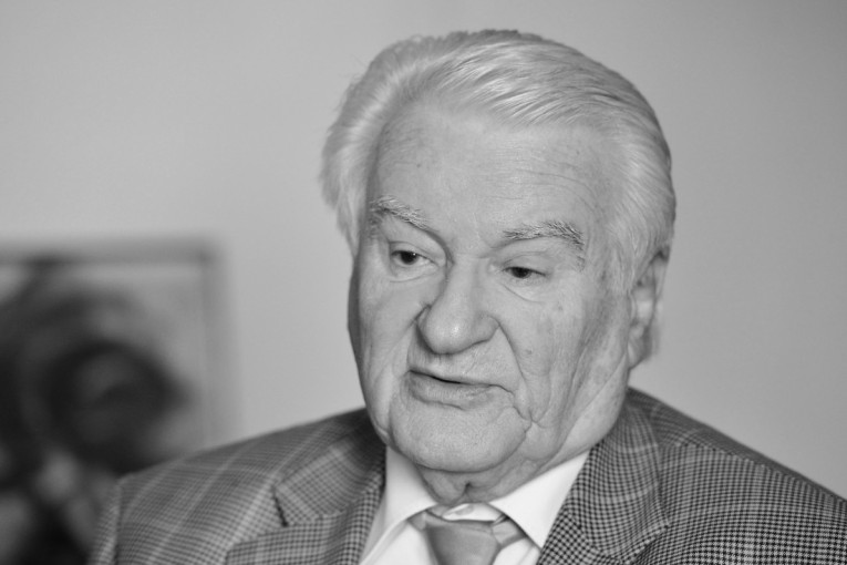 Preminuo Dragoljub Mićunović