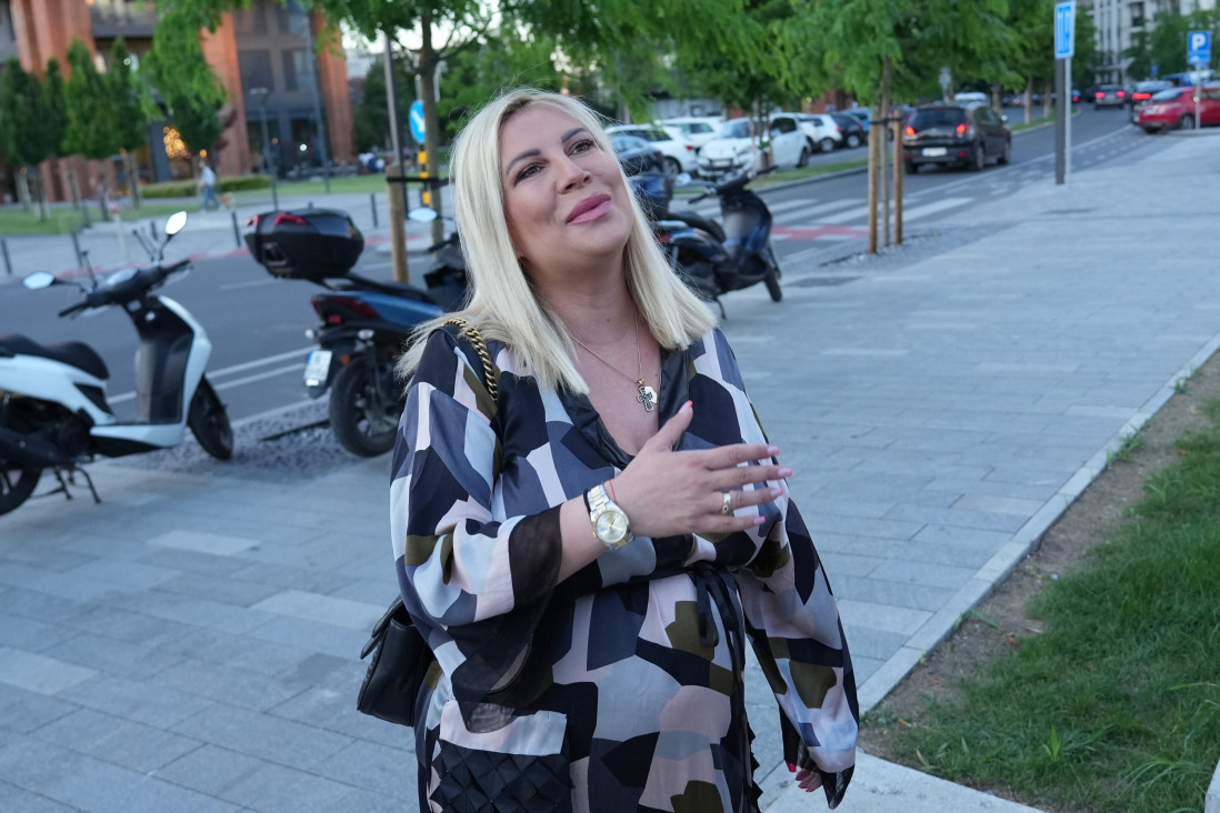Dea Đurđević broji sitno do porođaja! Stomak joj do zuba, a sa mužem posetila veliku svetinju (FOTO)