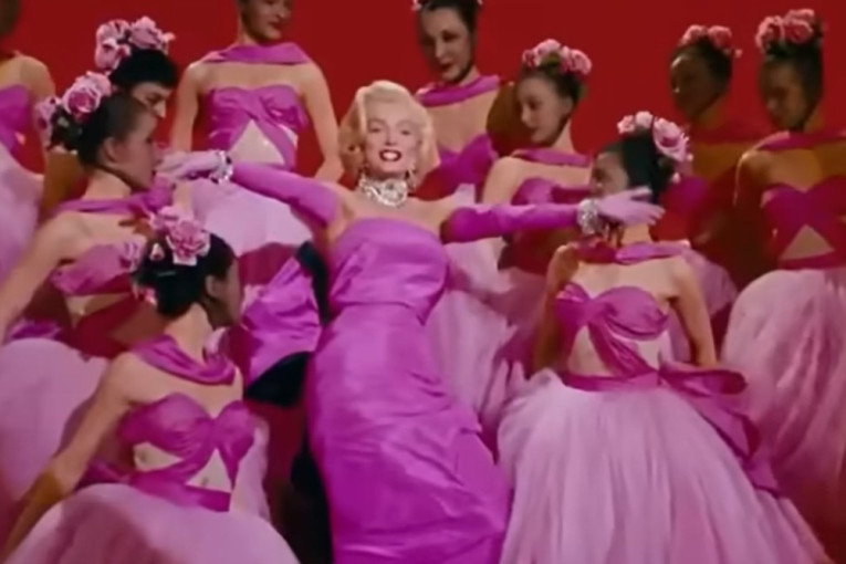 Haljina Merilin Monro krije mračnu tajnu: Kultna toaleta srušila mit o holivudskom glamuru! (FOTO/VIDEO)