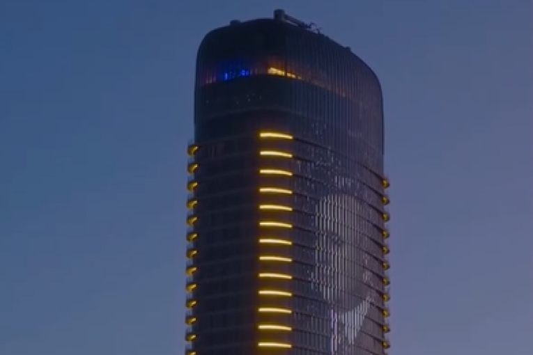 Spektakularna projekcija: Kula Beograd zasijala u čast Milutina Milankovića! (VIDEO)