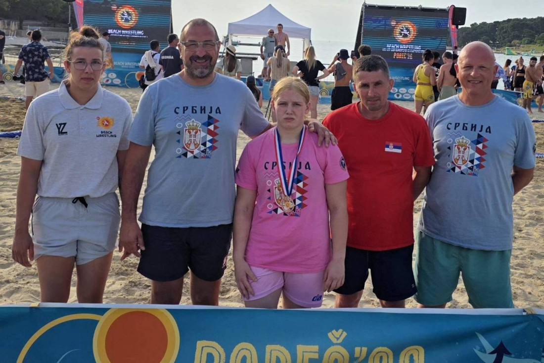 Srpsko rvanje ima novu generaciju šampionki! Tri odličja na pesku i ekipna bronza za ponos cele nacije!