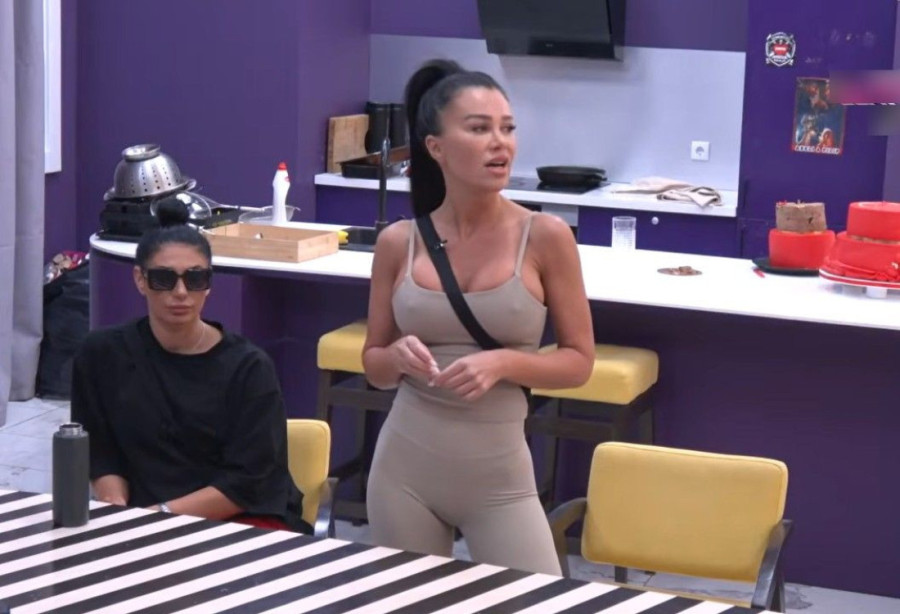 Ena Čolić ispratila sina na maturu: Tu je i Peja, čvrsto grli taštu! (FOTO)