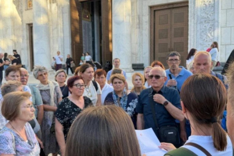 Vernici iz Eparhije osečkopoljske i baranjske posetili Hram Svetog Save! Jerej Mihajlović: Izuzetna je čast, molitveno ushićenje vlada