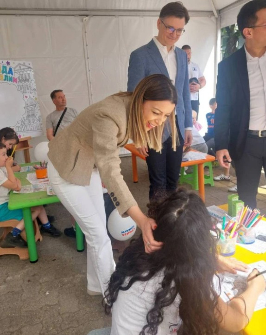 Velika akcija u centru Kikinde: Mesarović i Jovanov na događaju koji spaja građane i institucije "Srbija naša porodica" (FOTO/VIDEO)