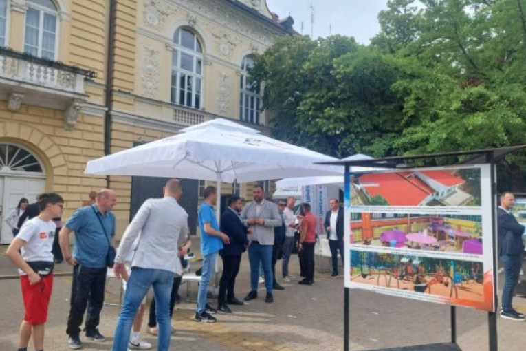 Velika akcija u centru Kikinde: Mesarović i Jovanov na događaju koji spaja građane i institucije "Srbija naša porodica" (FOTO/VIDEO)