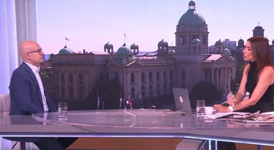 Lider SNS razobličio sav besmisao blokadera i opozicije: Isti ljudi se smeju priči o robotima u Kini i Bogorodičinom pojasu