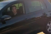 Užas u Obrenovcu! Bahati blokader umalo da pregazi aktiviste SNS-a, među njima i majka sa bebom u naručju! (VIDEO)