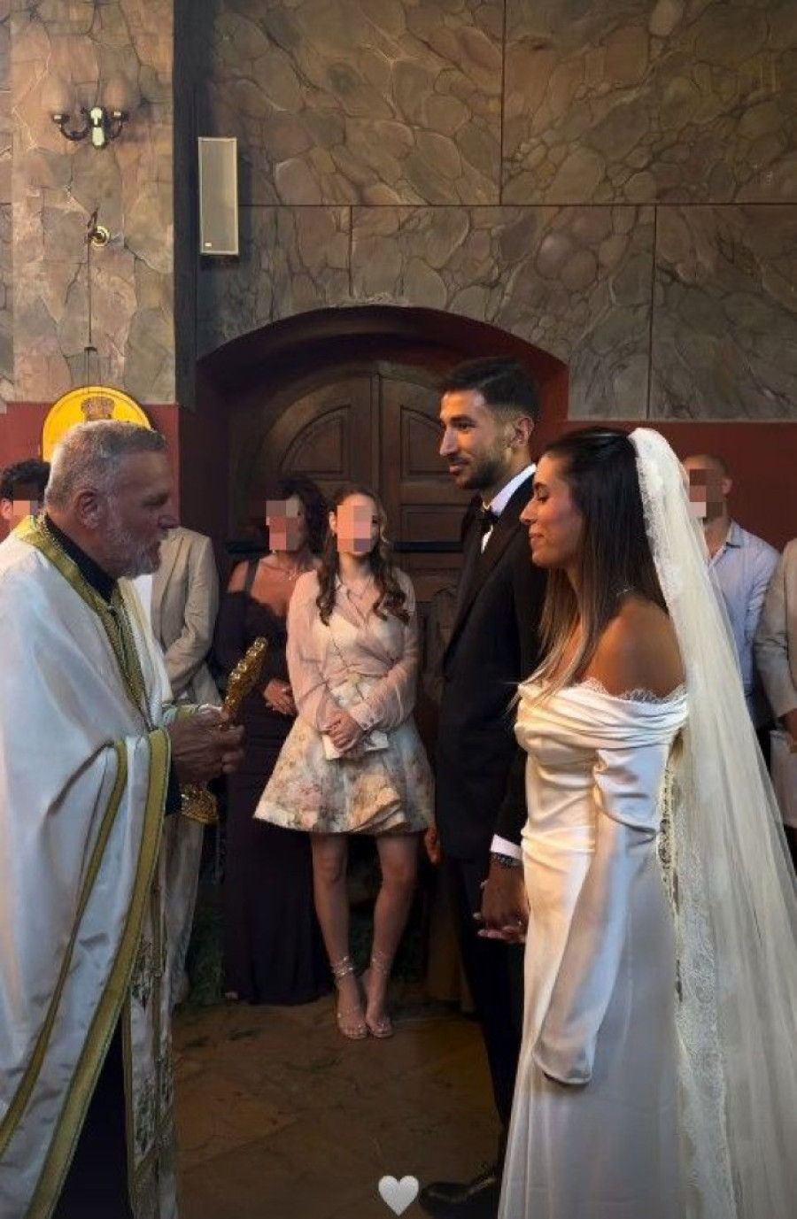 Venčali se Marko Grujić i Mia Zeremski: Evo kako je izgledala svečana ceremonija u crkvi (FOTO)