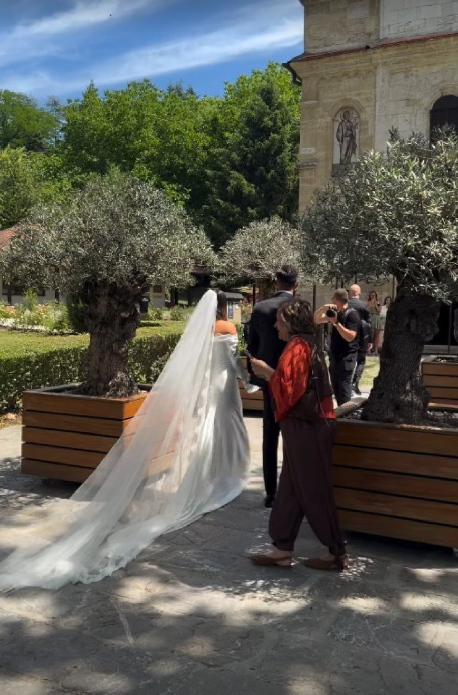 Venčali se Marko Grujić i Mia Zeremski: Evo kako je izgledala svečana ceremonija u crkvi (FOTO)