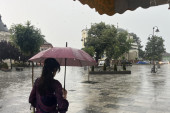 Potop u više delova Srbije: Nevreme praćeno vetrom i grmljavinom, snimci obilaze mreže (VIDEO)