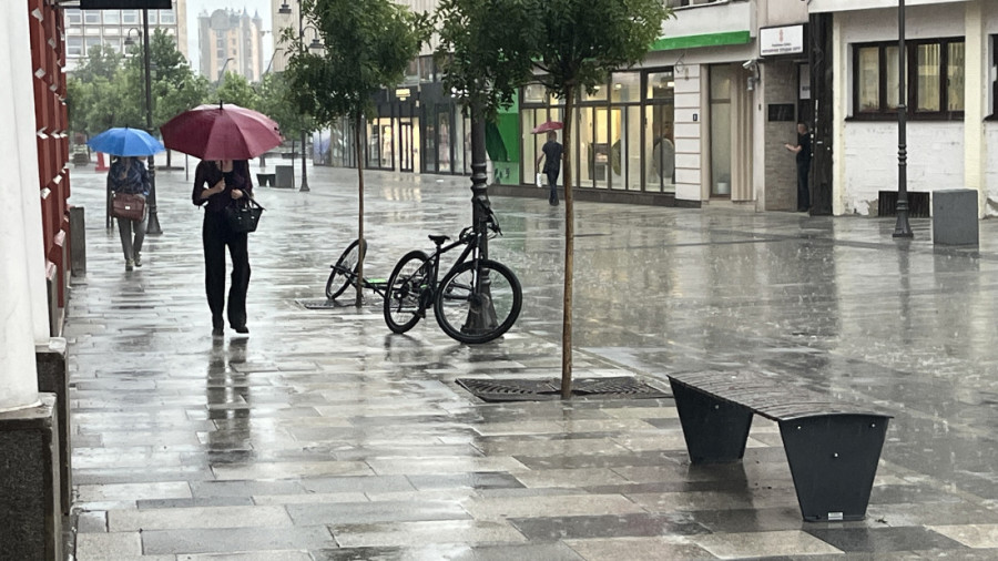 Vozači, oprez! Pljuskovi i jak vetar smanjuju vidljivost na putevima Srbije