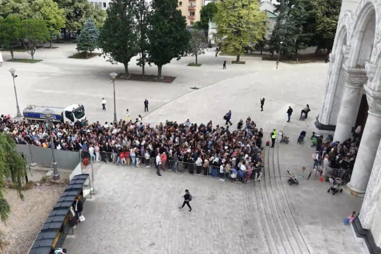 Naslovne strane dnevnih novina: Prelistavanje štampe za 5. jun 2026. godine
