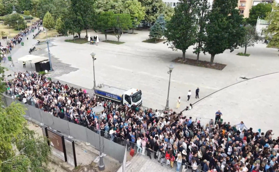 Otkriveno koliko se vernika do sad poklonilo Pojasu Presvete Bogorodice: Oglasila se SPC, brojka je impozantna! (FOTO/VIDEO)