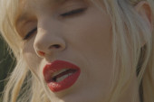 Nevena Božović dočekuje leto sa nesvakidašnjom baladom: Saznajte tajnu "Akvarela" (FOTO/VIDEO)