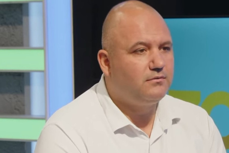 Gusle za torturu: Predsednik opštine Pljevlja završio u policiji zbog srpskih pesama