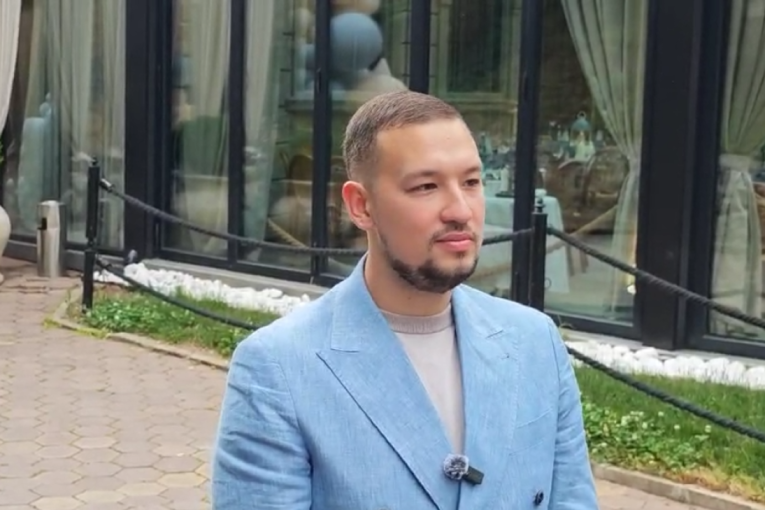 Uroš Živković ne dozvoljava da mu žena dira telefon: "To je privatna svojina, imam 15.000 slika"
