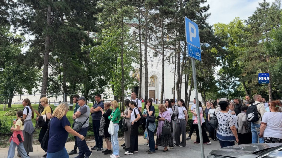 Danas su redovi bili nikad duži: Danilo iz Priboja celivao Pojas Presvete Bogorodice  - "Osećaj je nestvaran"