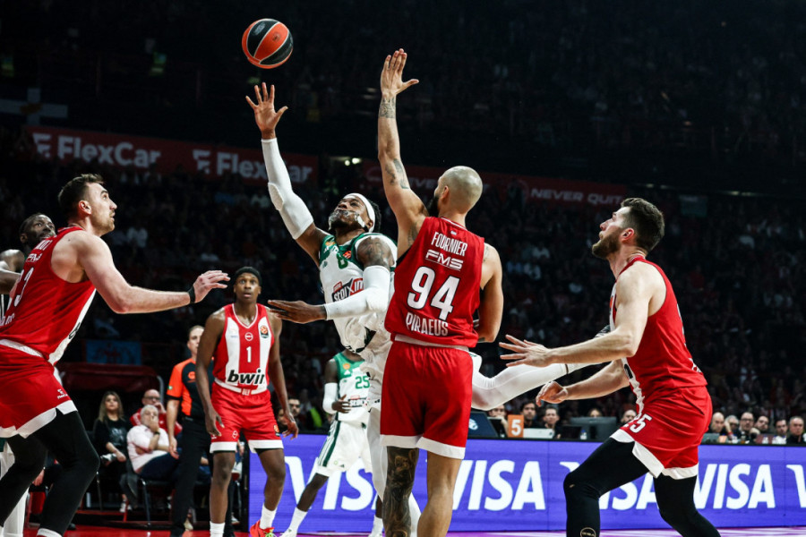 Meč NBA finala prekinut zbog selfija! Vembanjama se smeška, Robinson u čudu, pogledajte nesvakidašnju scenu iz Teksasa (VIDEO)
