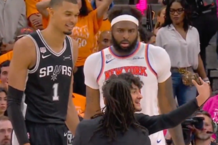 Meč NBA finala prekinut zbog selfija! Vembanjama se smeška, Robinson u čudu, pogledajte nesvakidašnju scenu iz Teksasa (VIDEO)