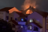 Drama na Bežanijskoj kosi: Krov stambene zgrade zahvatio požar usred noći