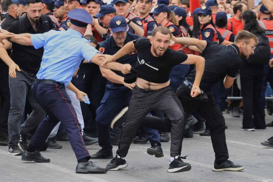 Plaža u Albaniji postala ratište! Danima divljaju protesti zbog projekta Trampovog zeta, Rama ne popušta (VIDEO)