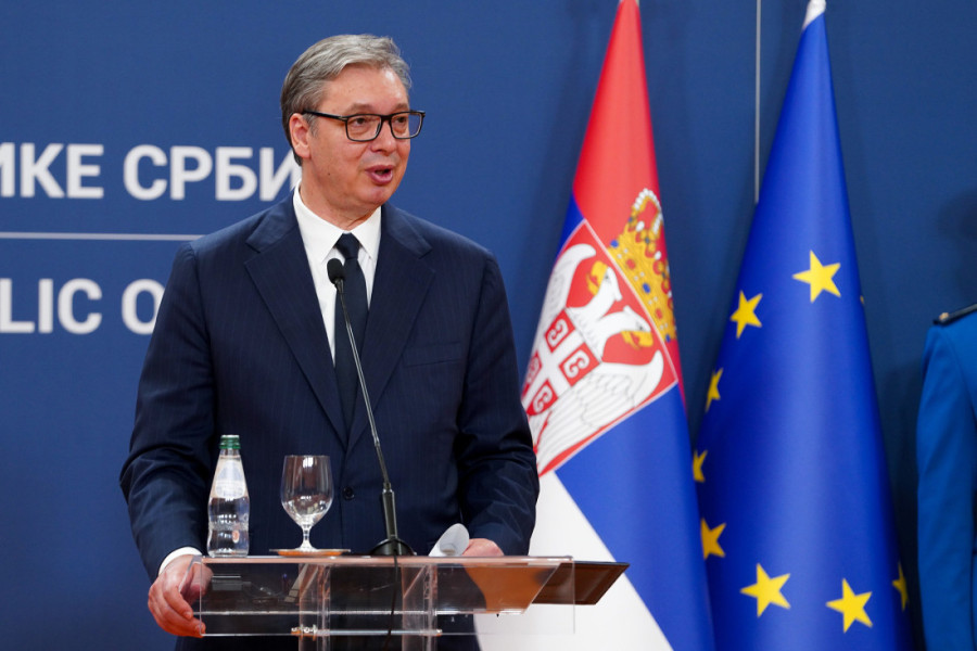 U Inđiji sa građanima koji pešače ka Beogradu: Vučić najavio novi paket mera, rast penzija i završetak Hrama Svetog Save