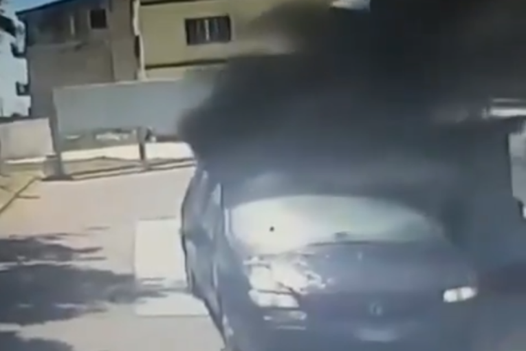 "To je mafija": Dva muškarca zatvorila četiri radnika u auto i zapalila ga, stravičan snimak kruži (VIDEO)