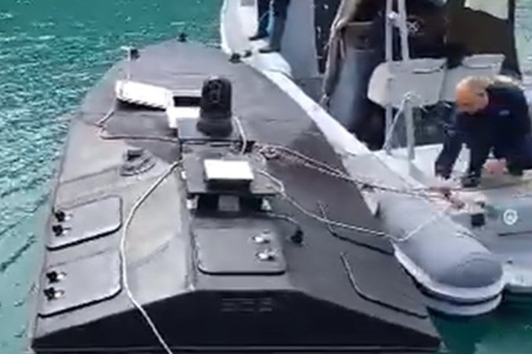 Morski dron posvađao Grčku i Ukrajinu: U njemu pronađeno 100 kilograma eksploziva (VIDEO)
