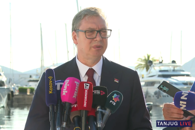 Vučić na svečanoj večeri u Tivtu: "U manje formalnoj atmosferi razgovaram sa brojnim evropskim zvaničnicima i partnerima iz regiona"