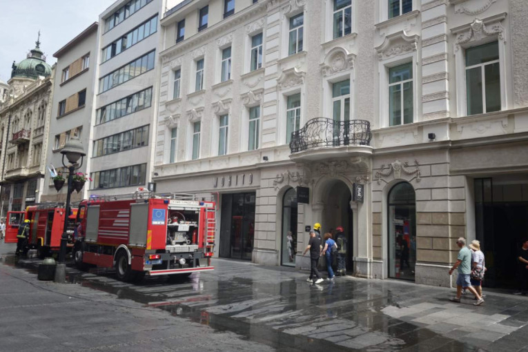 Uzbuna u srcu prestonice! Izbio požar u Knez Mihailovoj, hitne službe intervenišu