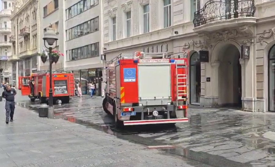 Uzbuna u srcu prestonice! Izbio požar u Knez Mihailovoj, hitne službe intervenišu