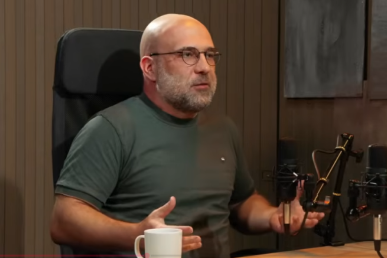 Novi žuti tajkunski napad na vernike: Pojas, 800.000 ljudi na Vračaru, za njih su samo obični performas (VIDEO)