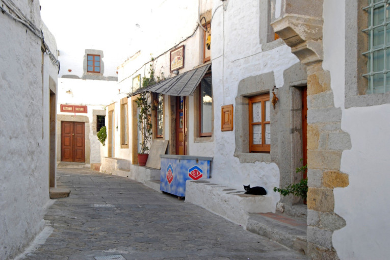 Ovako izgleda pravi grčki raj: Destinacija koja mami turiste belim kućama i šarmantnim uskim uličicama (FOTO)