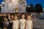 Nosila sam Pojas Presvete Bogorodice dok sam se molila da dobijem decu! Marija je sa suprugom i trojkama satima čekala