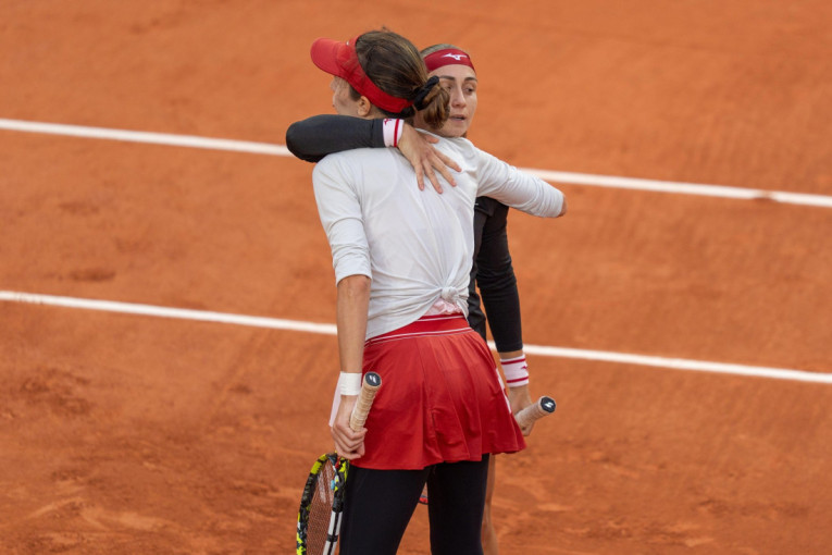 Zverev dobio rivala u finalu Rolan Garosa: Jedan Italijan se povukao sat vremena pre meča (VIDEO)