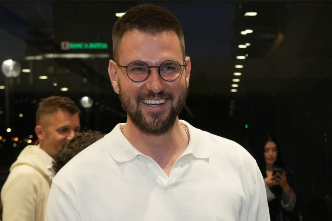 Cvija "stao na ludi kamen"! Prizor s venčanja o kojem se priča (FOTO)