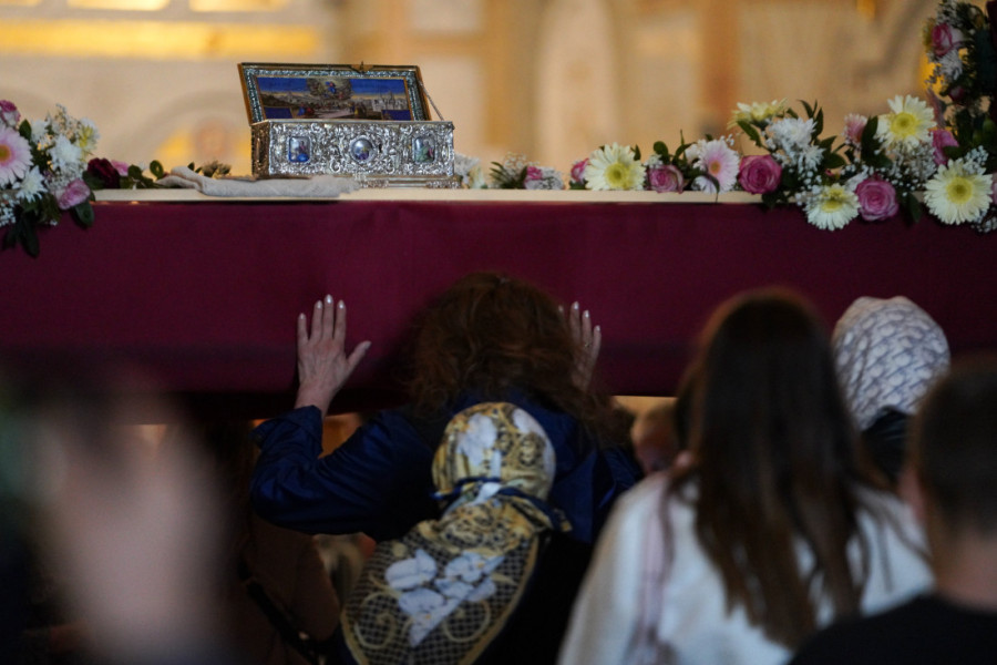 Ispraćaj Časnog pojasa presvete Bogorodice: Patrijarh u Hramu Svetog Save služi liturgiju (FOTO/VIDEO)