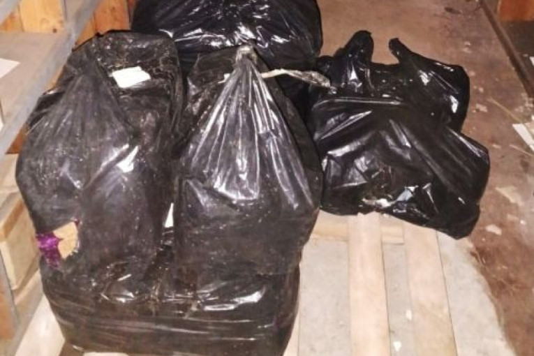 Pao sa tovarom od 10 kilograma droge! Policija zaustavila vozilo, usledio šok tokom pretresa(FOTO)