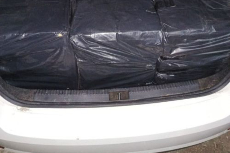 Pao sa tovarom od 10 kilograma droge! Policija zaustavila vozilo, usledio šok tokom pretresa(FOTO)