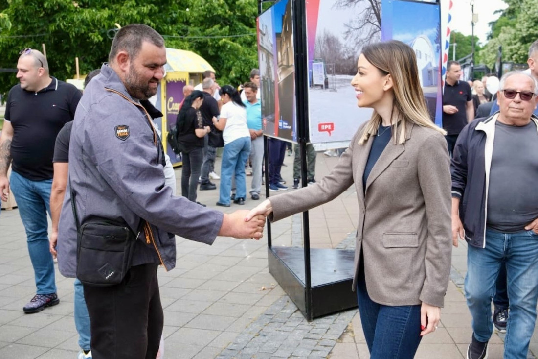 Ministarka među građanima Obrenovca: Mnogo urađeno i država nastavlja da ulaže u privredu (FOTO)