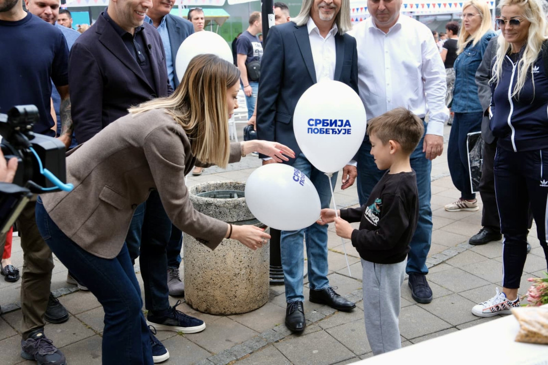 Ministarka među građanima Obrenovca: Mnogo urađeno i država nastavlja da ulaže u privredu (FOTO)