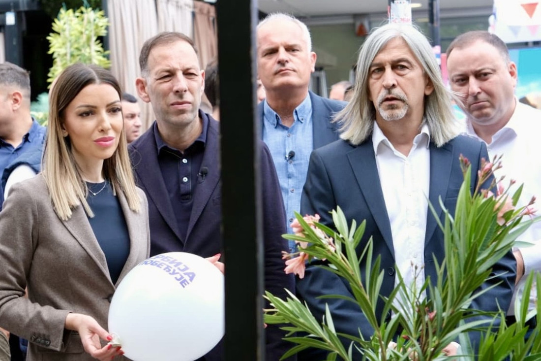 Ministarka među građanima Obrenovca: Mnogo urađeno i država nastavlja da ulaže u privredu (FOTO)