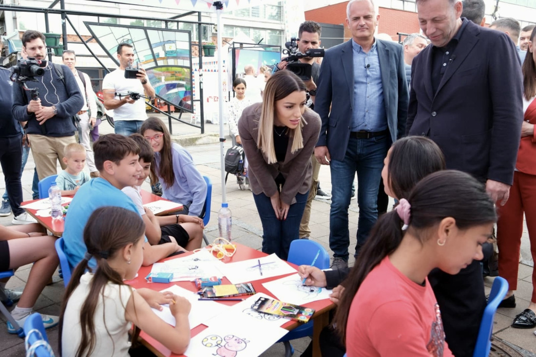 Ministarka među građanima Obrenovca: Mnogo urađeno i država nastavlja da ulaže u privredu (FOTO)