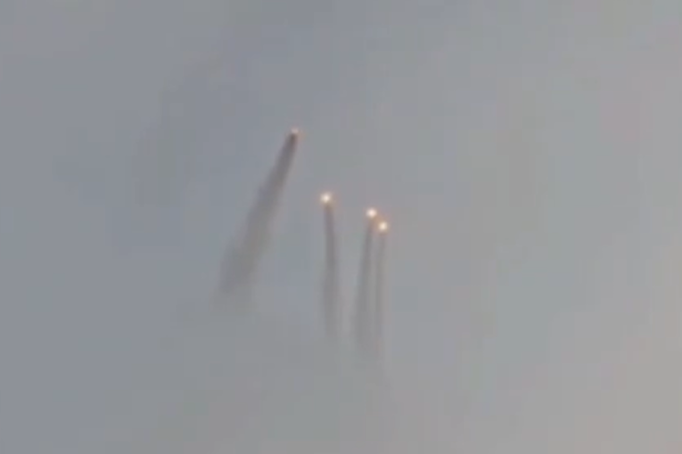 Kuvajt presreo sedam raketa! Brujalo iznad stambenih oblasti, Iran objavio snimak napada (VIDEO)