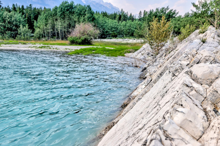Zaleđeni mehurići oduševljavaju posetioce: Ovo jezero postaje svetska atrakcija zimi (FOTO)