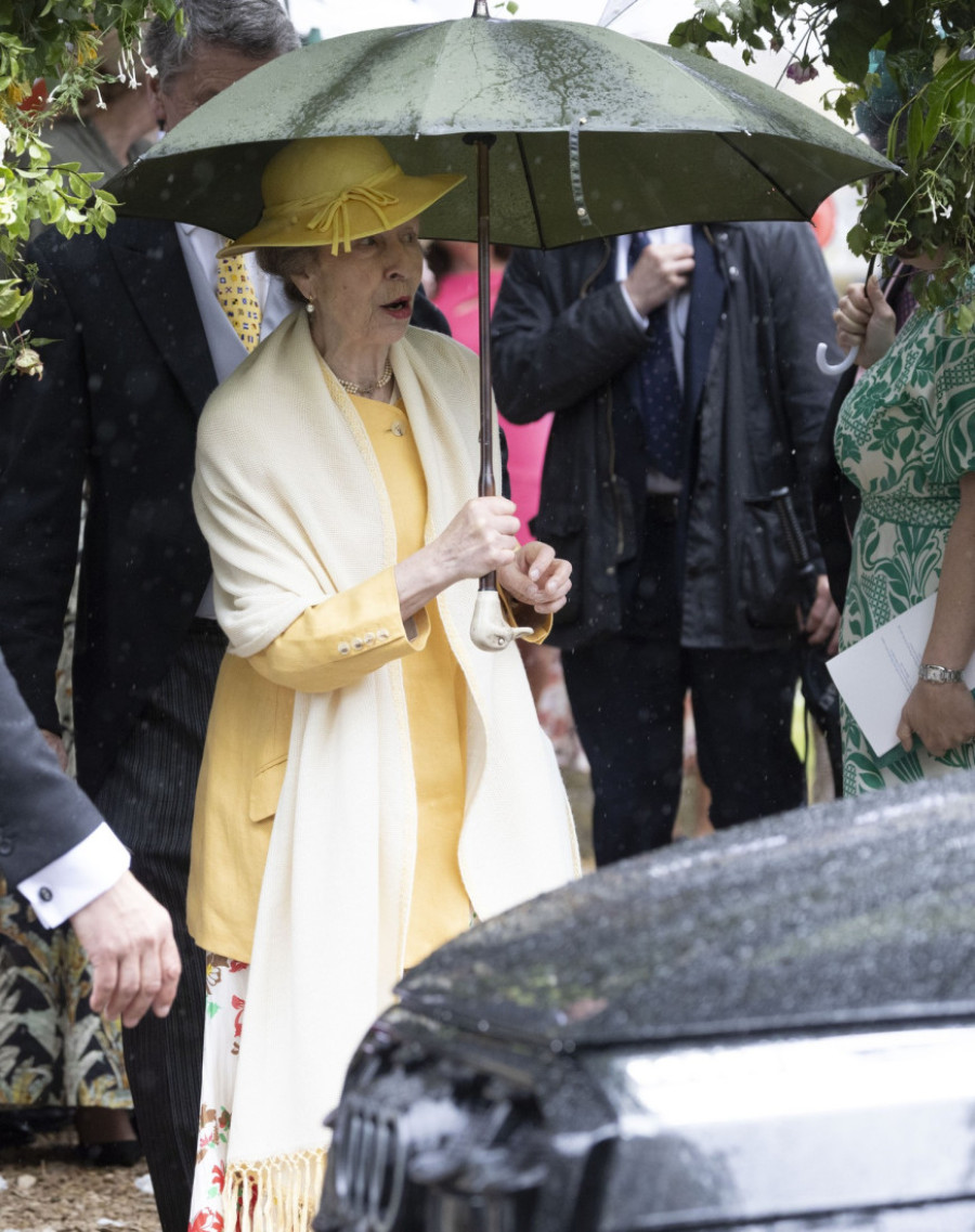 Oženio se unuk kraljice Elizabete: Svi važni članovi kraljevske porodice na okupu! (FOTO)