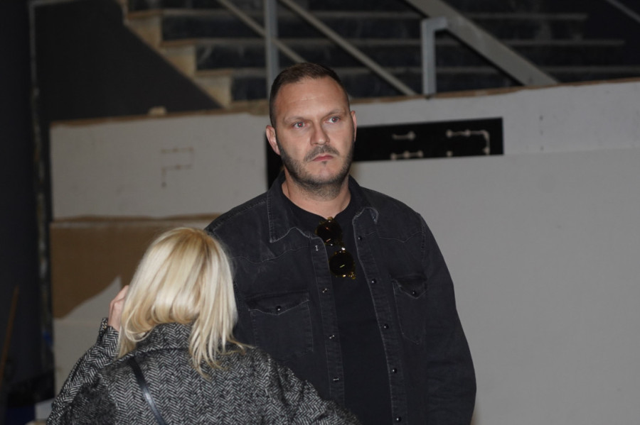 "Junačina! Brdo mišića udarilo dete!" Policija i dalje traga za napadačem na ćerku Dejana Petrovića